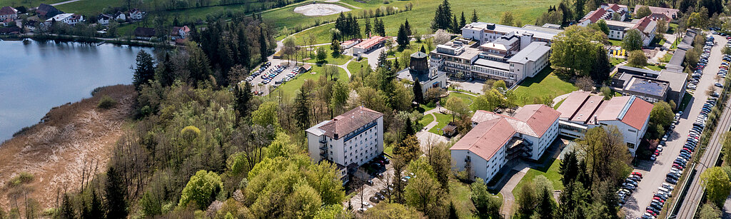 Luftaufnahme der Fachkliniken Wangen im Monat Mai